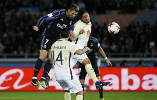 他在赛后采 他在赛后采