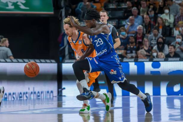 9亿美元 9亿美元